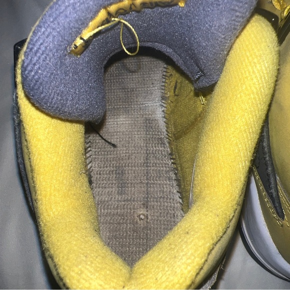 Jordan 4 Lightning size 5.5y no box used no insoles - Picture 4 of 7